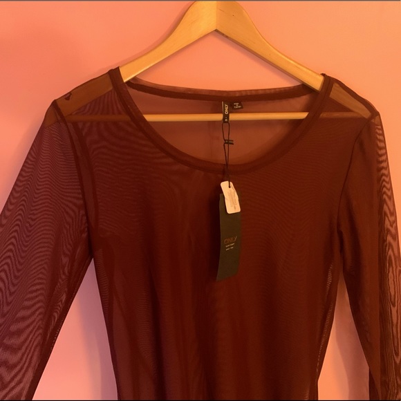 Women’s Sheer Maroon Long Sleeve Shirt. New With Tags - Picture 3 of 4